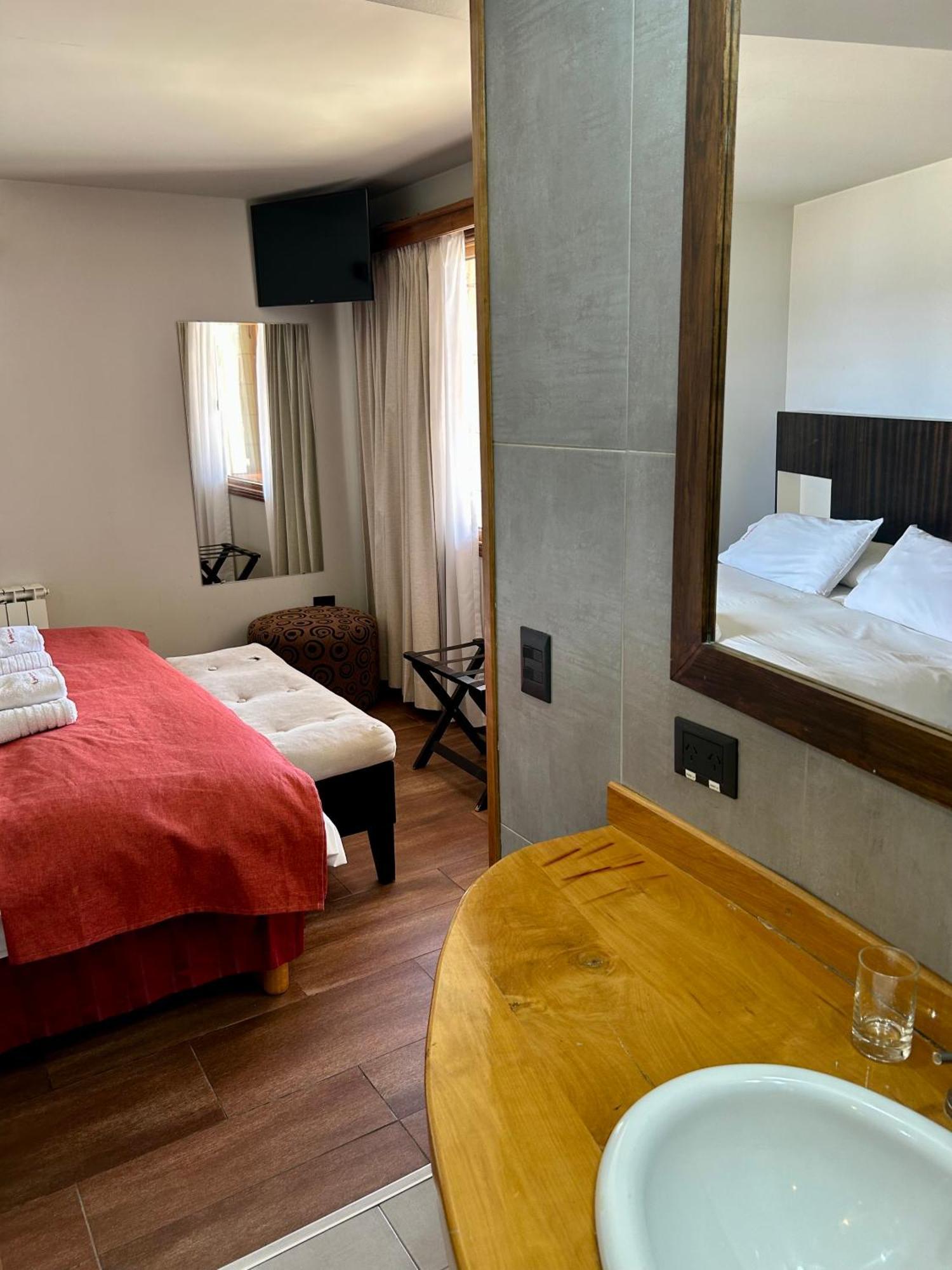 Bahia Paraiso Apart & Suites 산카를로스데바릴로체 외부 사진